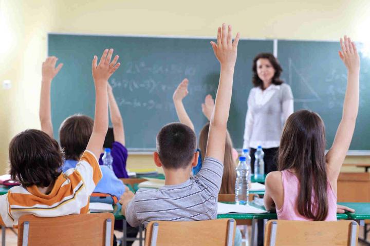 Alumnos que deben 4 materias podrán pasar de año