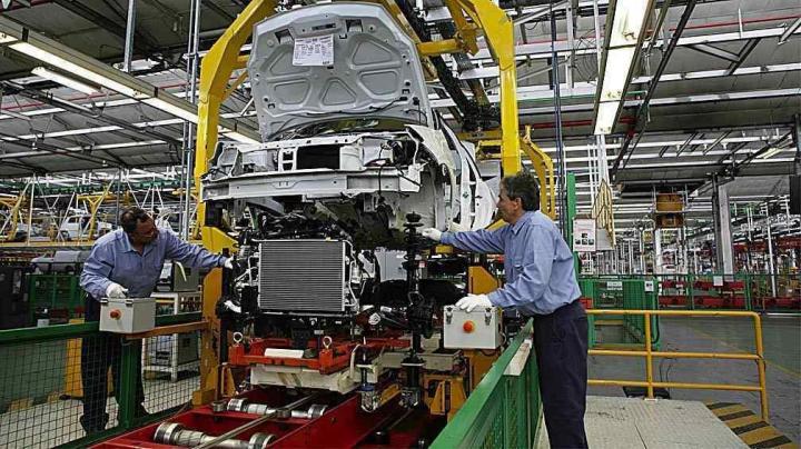 Renault y Smata acuerdan suspensiones con salarios al 60 %