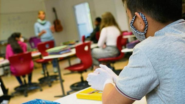 La vuelta a clases sería en agosto