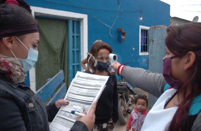 Testean casa por casa a vecinos de Santa Fe