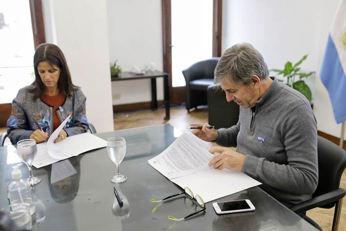 Vecinos de Santa Fe tendrán las escrituras de sus lotes