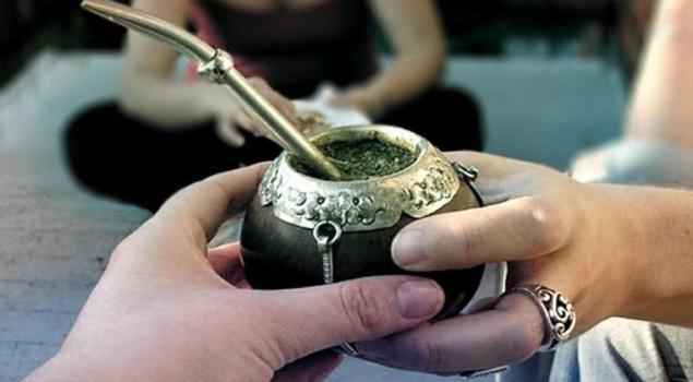 Brote de coronavirus por compartir el mate