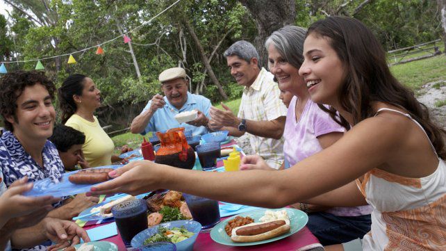 Las reuniones familiares, solo sábados y domingos