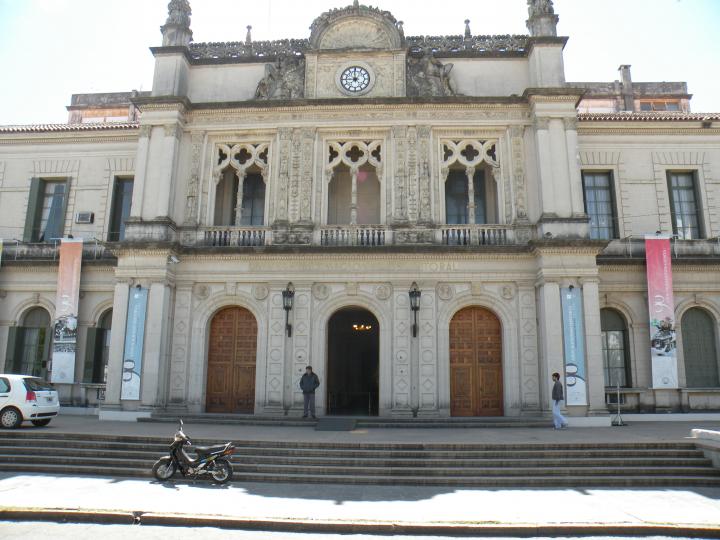 Autorizan a la UNL a tomar exámenes presenciales