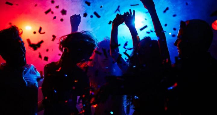 8 meses de prisión por realizar fiestas clandestinas