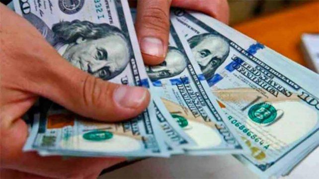 El gobierno restringió la compra de dólares