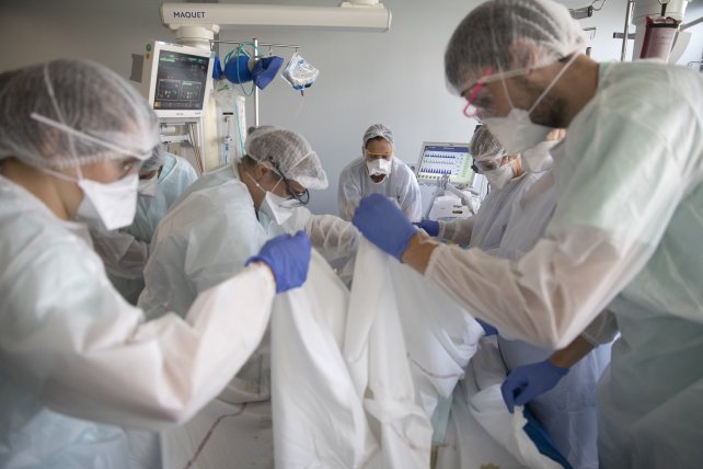 Santa Fe superó los 2000 casos diarios de covid