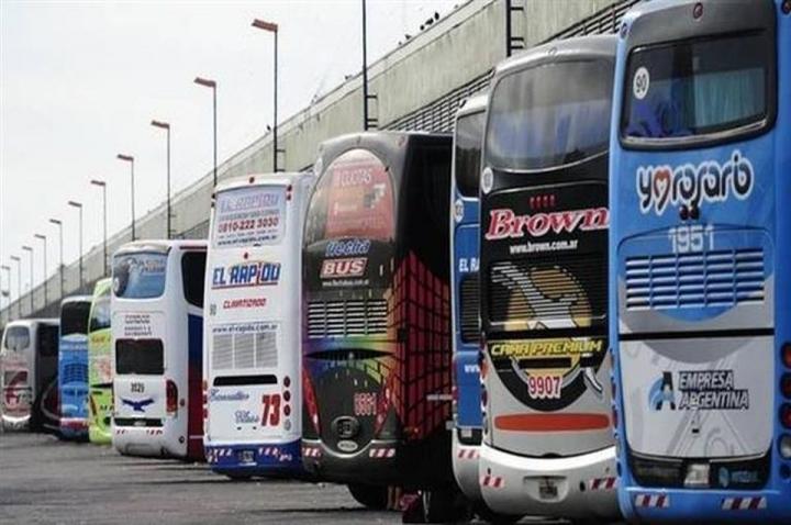 Vuelven colectivos, trenes y vuelos en todo el país