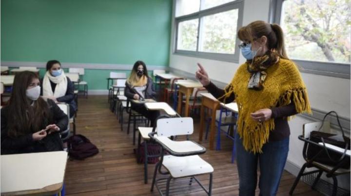 Perotti dispuso una ayuda social a docentes reemplazantes