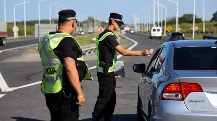 Intensifican controles en rutas y accesos de Santa Fe