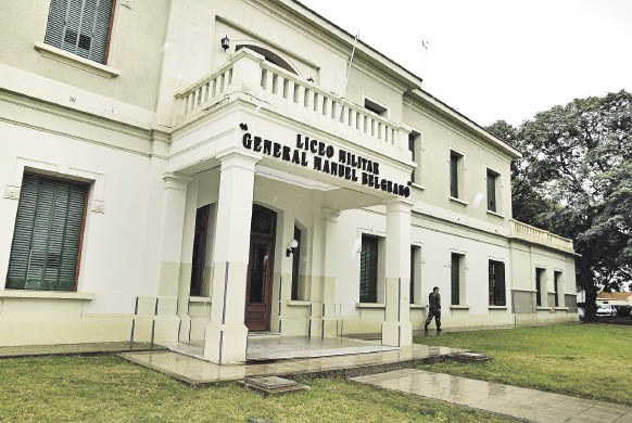 Fiesta clandestina en el Liceo Militar de Santa Fe
