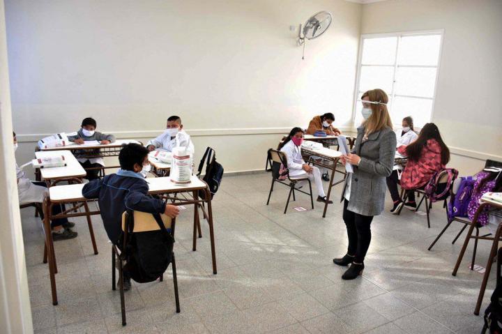 “Los docentes que no quieran vacunarse igual irán a las escuelas” 