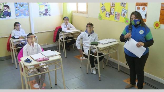 Perotti: “Las clases pueden comenzar sin las vacunas” 