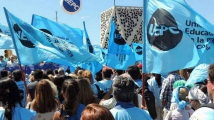 Córdoba ofreció a docentes un 35 % de aumento