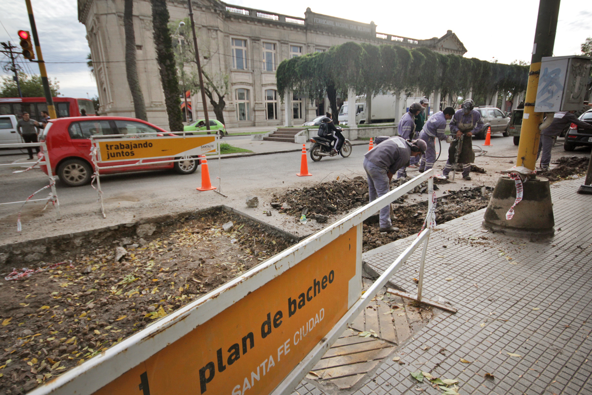 El municipio retomó el plan de bacheo en calles de la capital