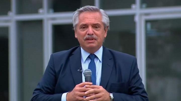 Alberto: “Los violentos tiran piedras, nosotros tiramos obras” 