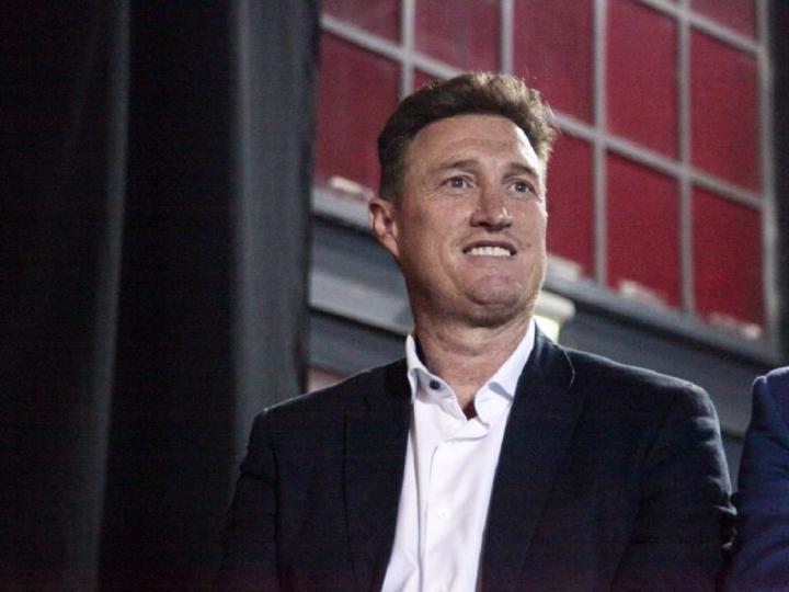 El intendente de San Francisco, vacunado VIP