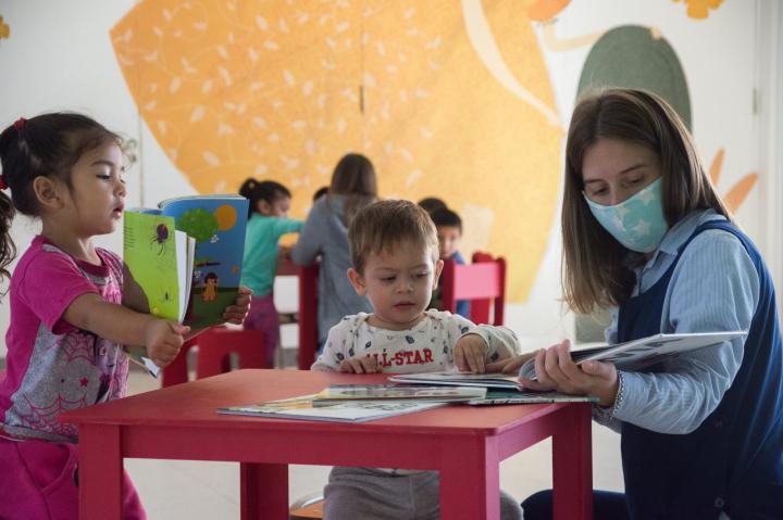 Llaman a docentes para trabajar en jardines municipales