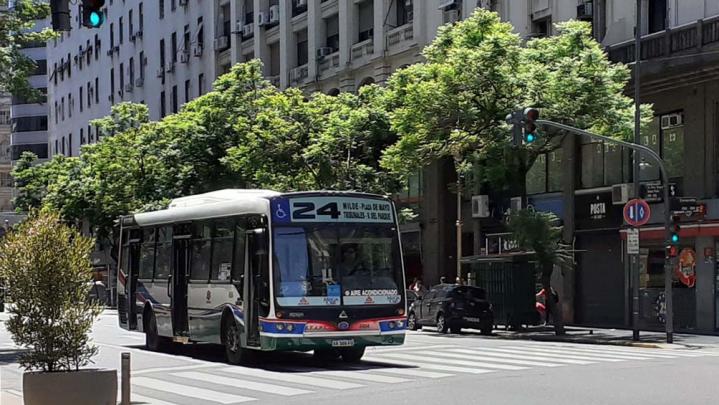 La UTA acordó 37 % de aumento y bono de 30 mil pesos