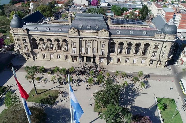 Santa Fe: $ 3000 millones de asistencia y eximición de impuestos