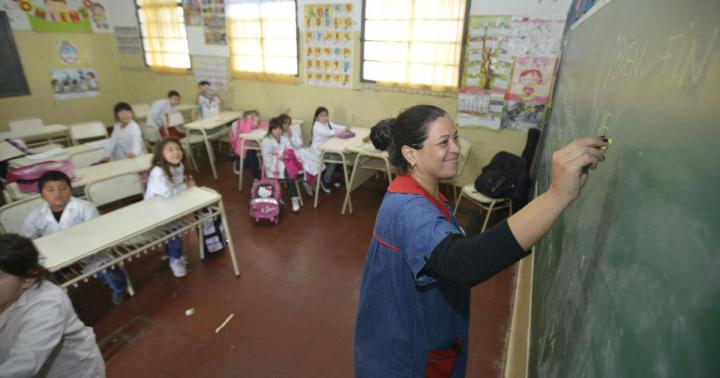 Piden bajar la edad jubilatoria a docentes y médicos