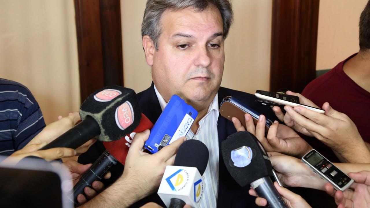 Analizan intervenir la municipalidad de Las Rosas