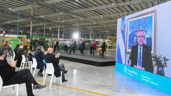 Fernández destacó la expansión del consumo que genera el Ahora 12