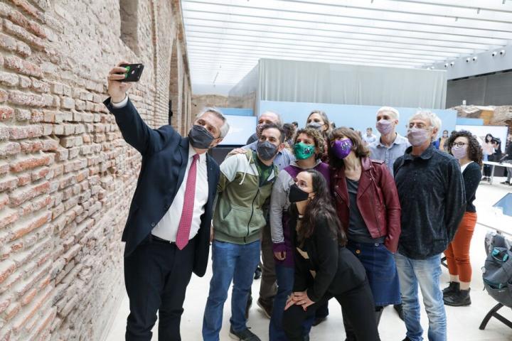 Alberto reconoció a científicos: “Iluminaron la pandemia”