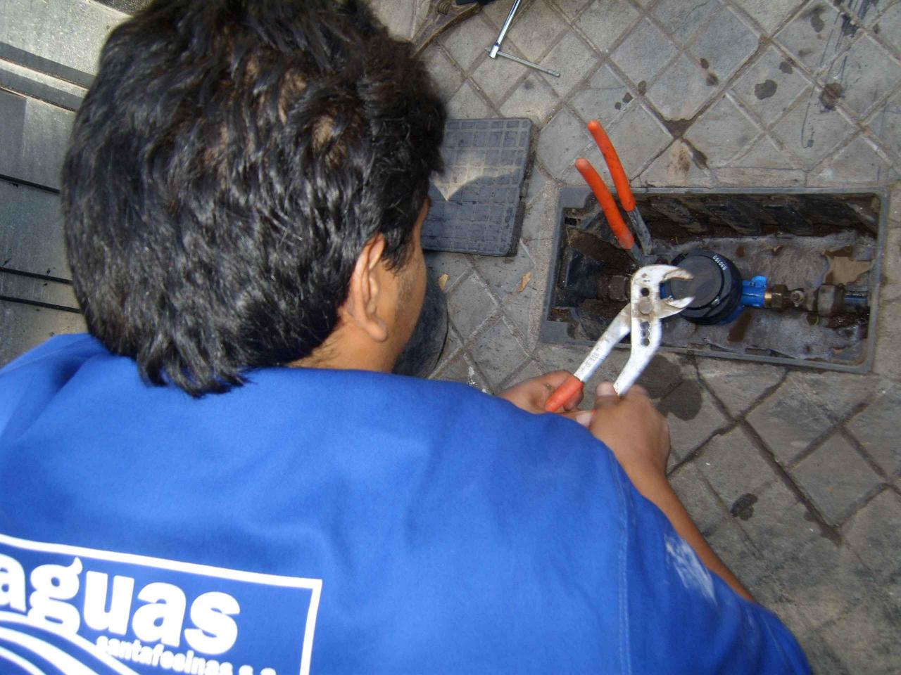 Assa intima a deudores morosos