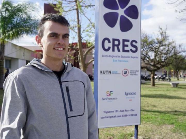 Viajó 500 km para su primera clase presencial