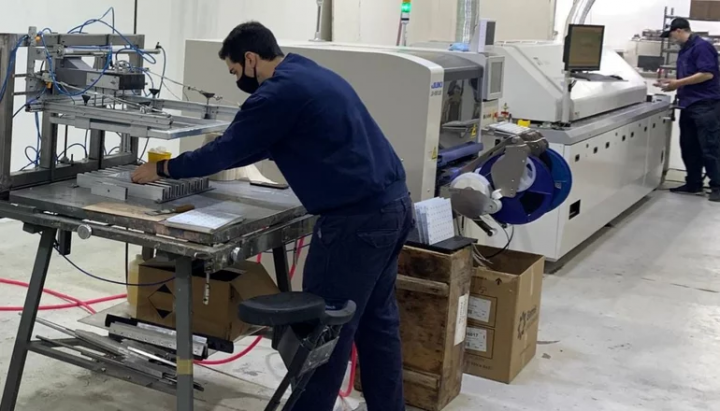 Se recuperó más de la mitad del empleo asalariado privado perdido