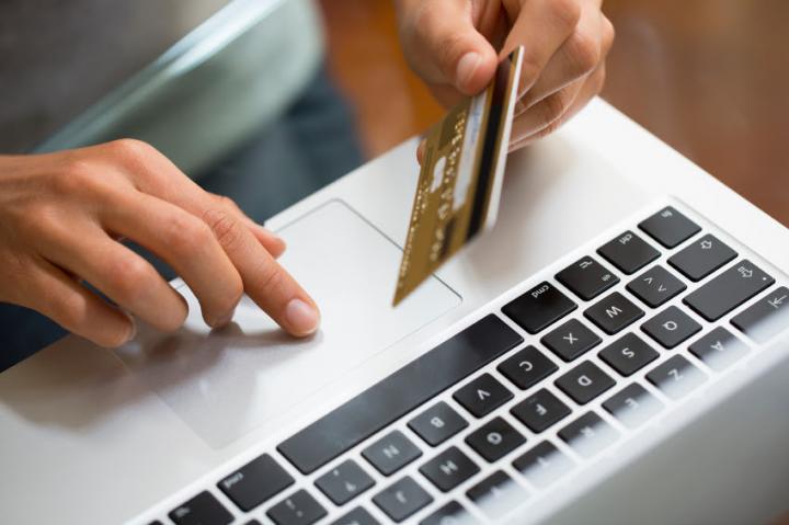 Día de la Madre: consejos para no ser estafado en compras online    