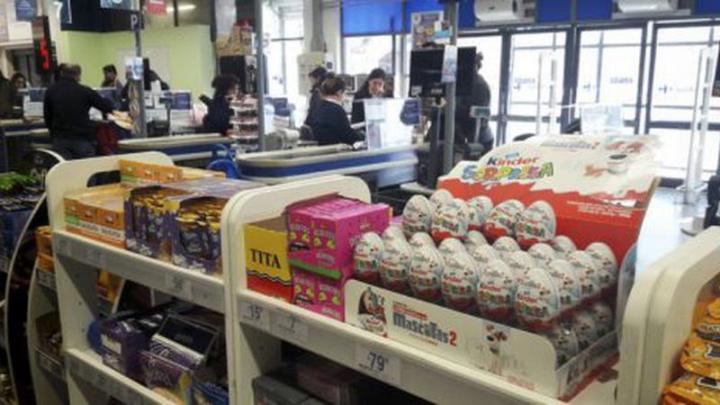 Prohíben exhibir golosinas en línea de cajas