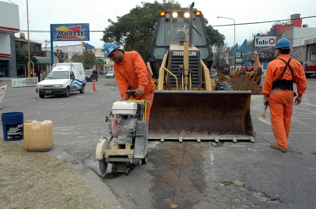Assa comenzó a reparar pavimentos en calles de la capital