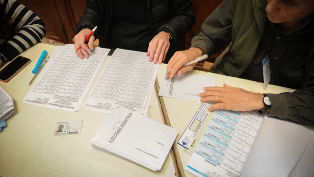 PASO 2021: pagan a las autoridades de mesa