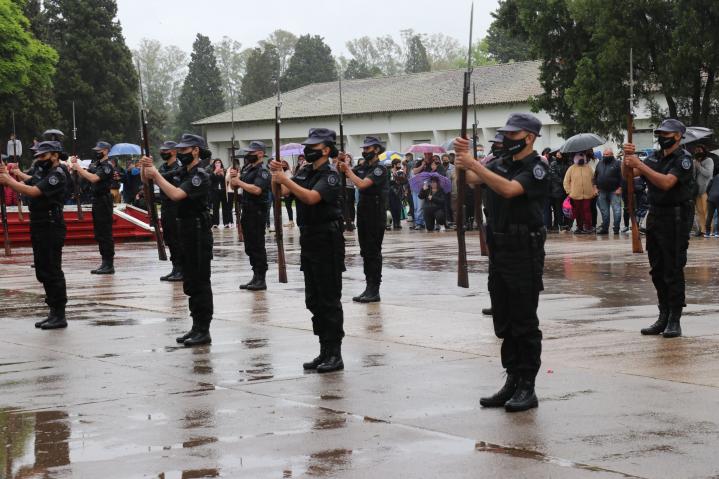 Ingreso a la Policía: más de la mitad son mujeres