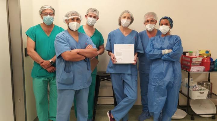 Exitosa intervención a un joven para que pueda escuchar