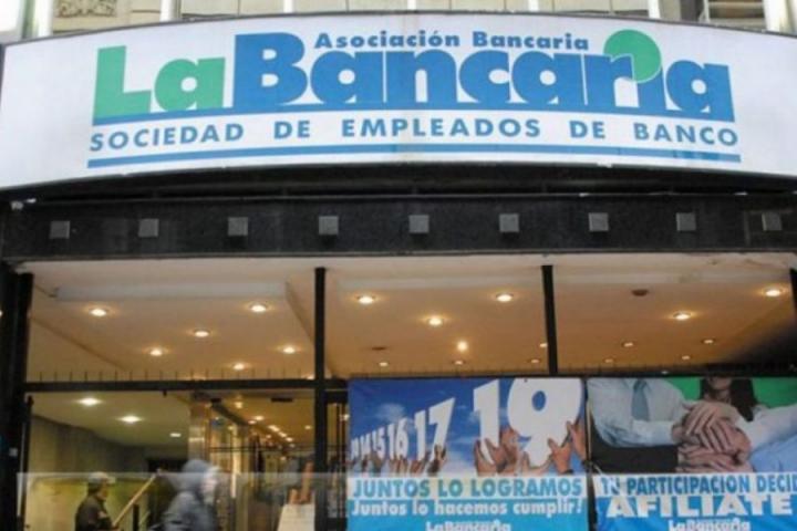 Felices fiestas para los bancarios: otro aumento salarial