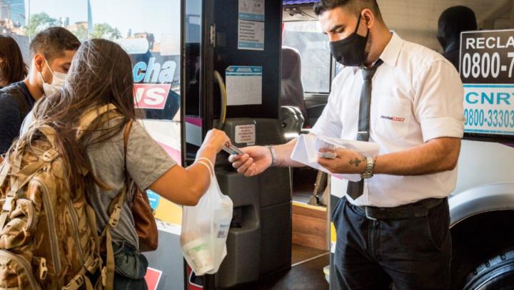 Piden pase sanitario para viajar en Buenos Aires