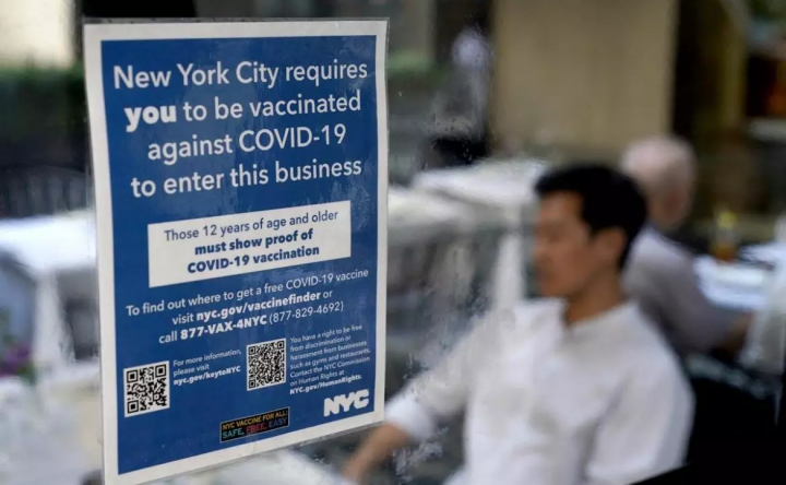 Antivacunas: despedirían a 3.000 empleados en Nueva York