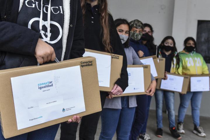 Entregarán 500 mil computadoras a estudiantes