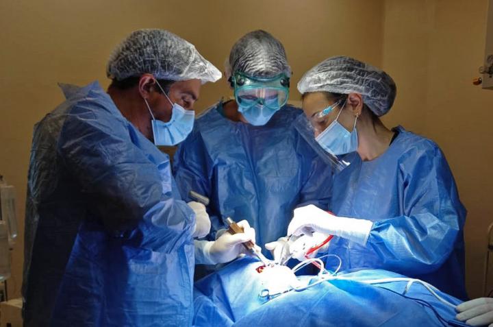 Exitosa cirugía maxilofacial a un joven de 30 años