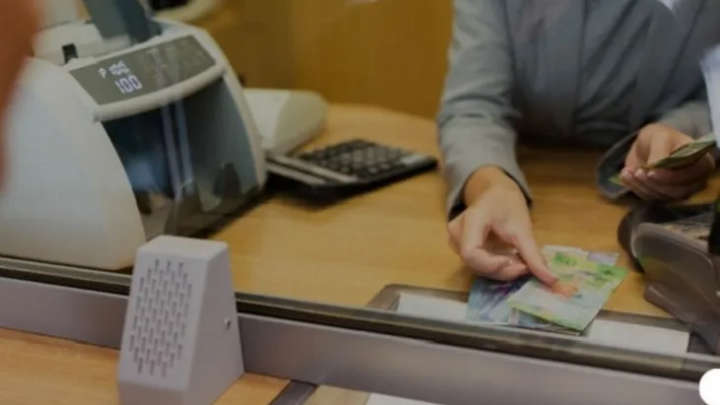 Bancarios: adelanto salarial de hasta $ 30.000