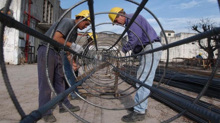 La desocupación cayó al 7 % 