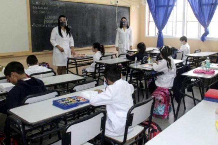 Una hora más de clase por día en escuelas primarias