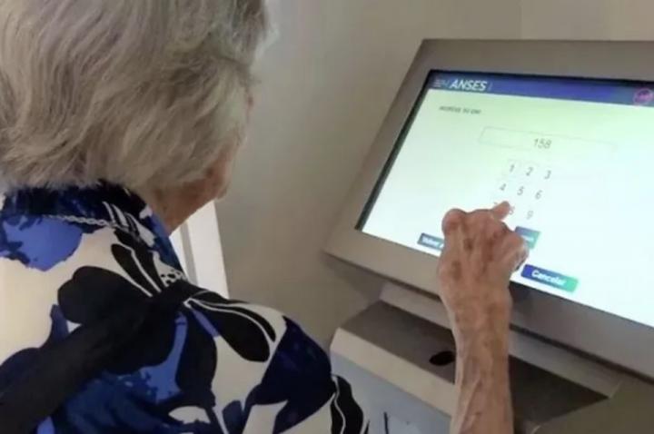 Pagan el bono de $ 6000 a jubilados