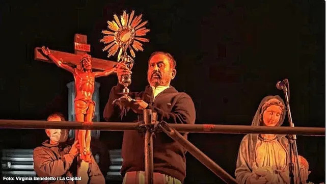 400 mil personas en el Vía Crucis del padre Ignacio