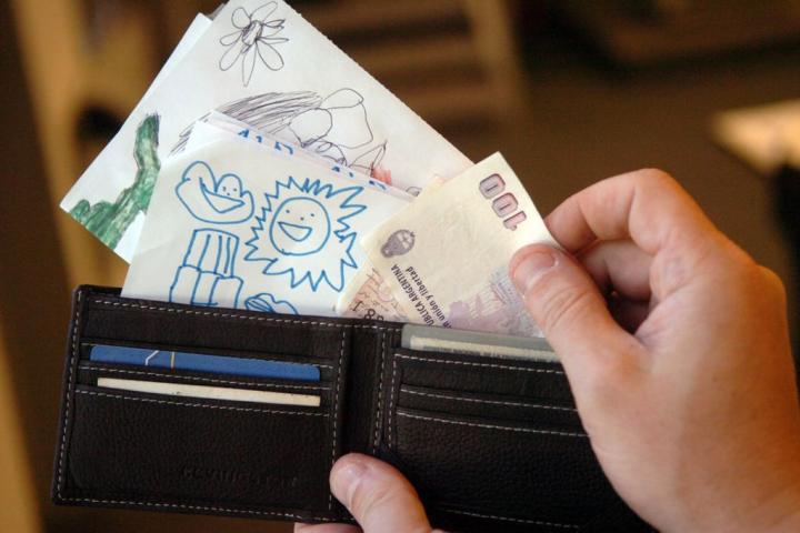 Una jueza instó a un padre a usar métodos anticonceptivos