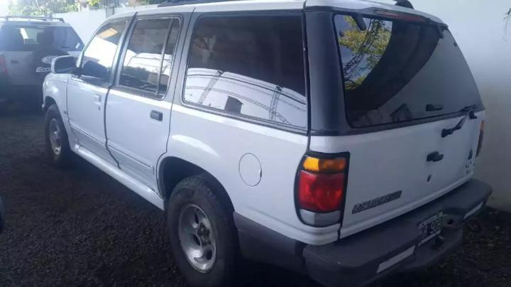 Le rematan el auto por no pagar la cuota alimentaria