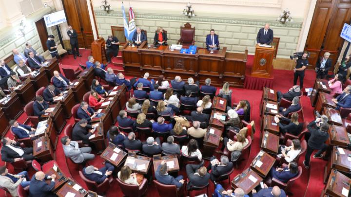 Omar Perotti: “Más hechos y menos palabras” 